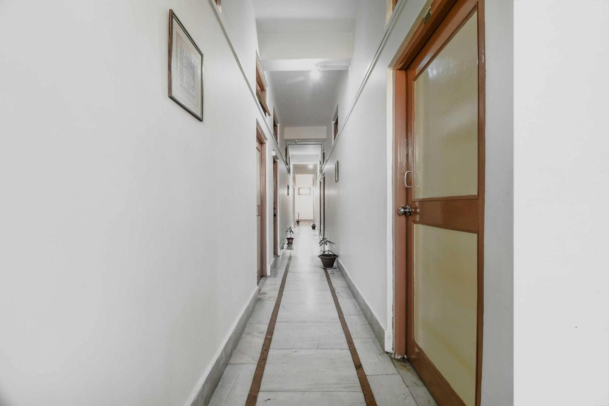Oyo Flagship 71156 Hotel Jaybee'S Dibrugarh Exterior photo