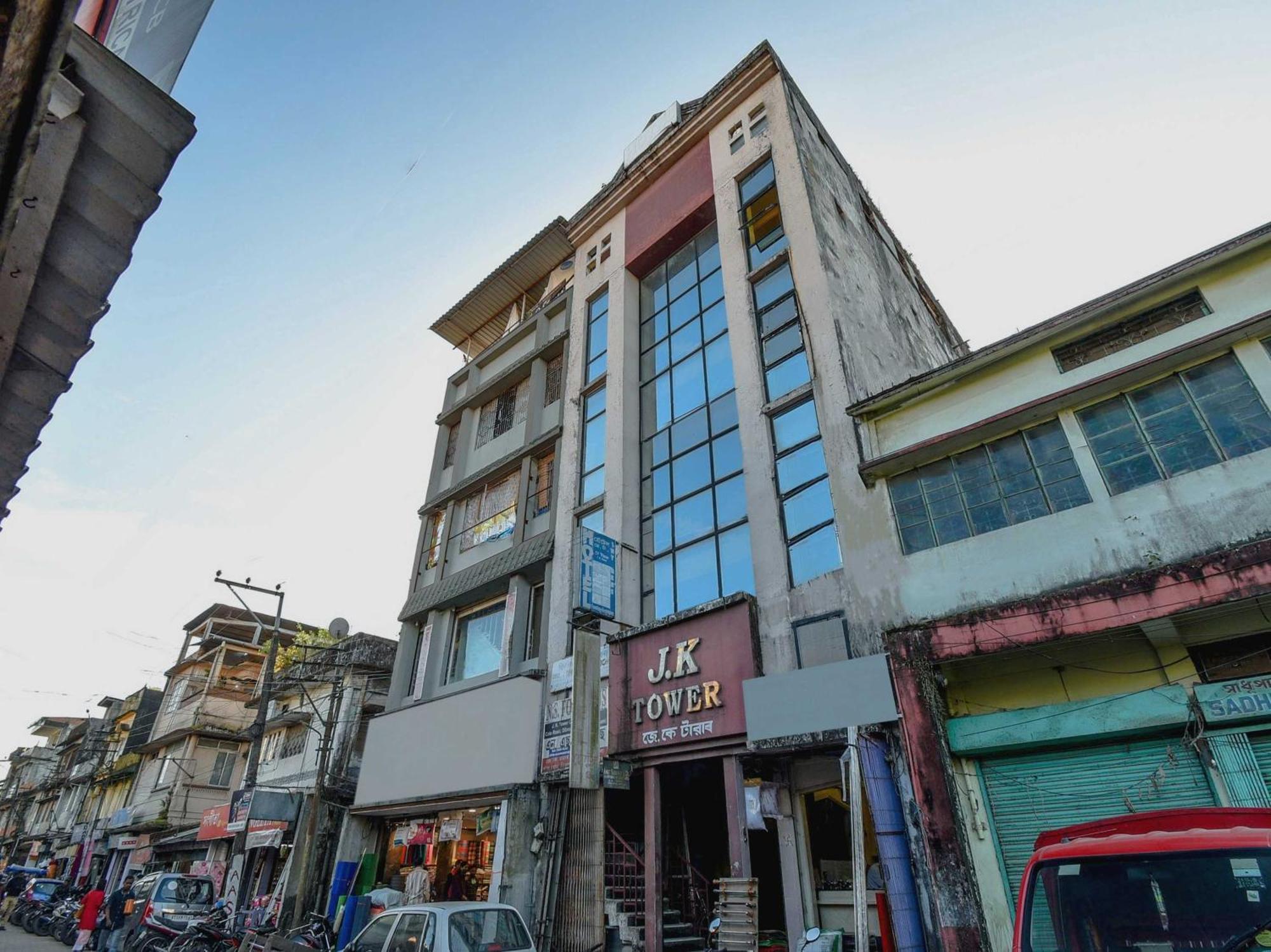 Oyo Flagship 71156 Hotel Jaybee'S Dibrugarh Exterior photo