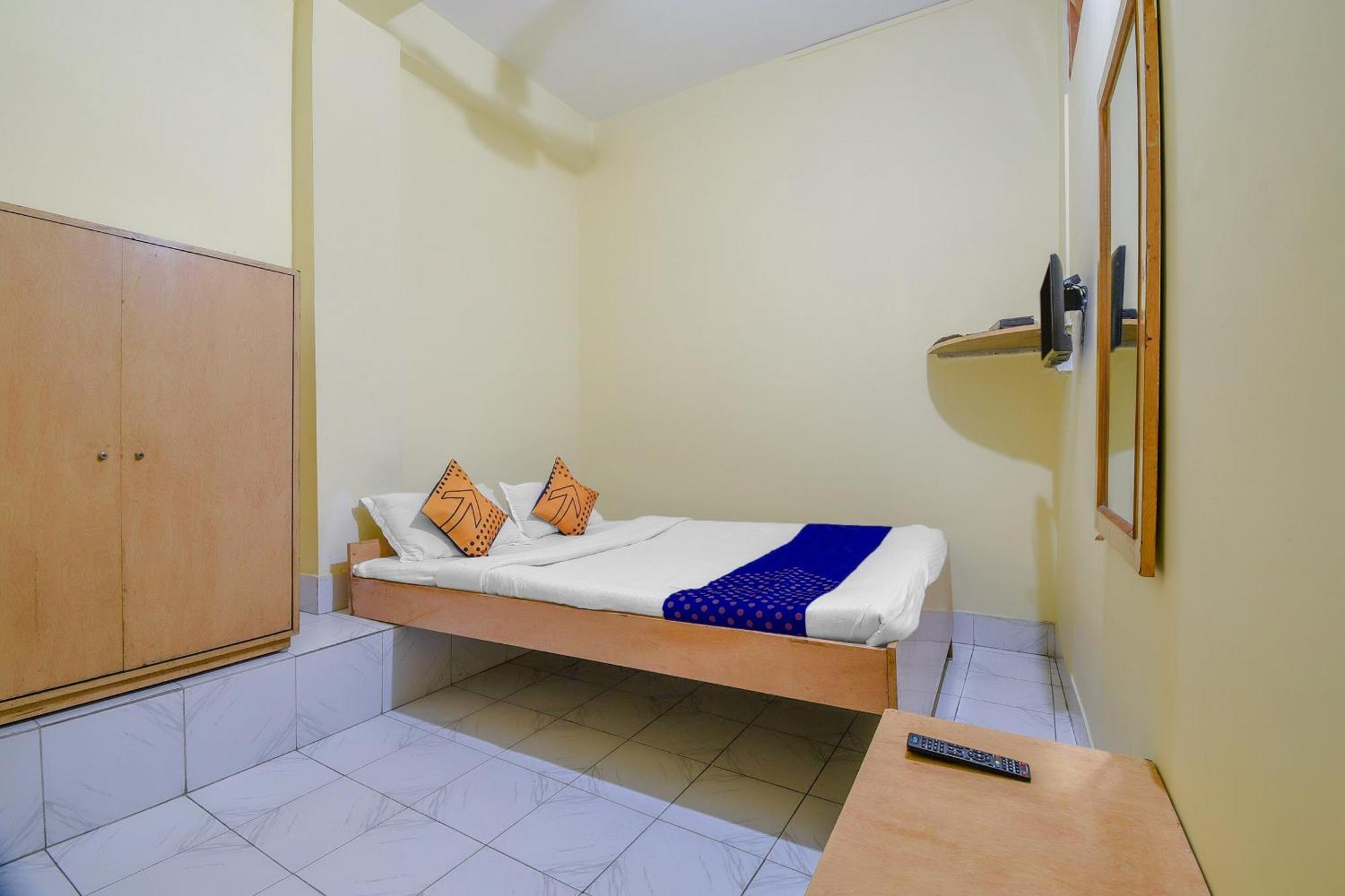 Oyo Flagship 71156 Hotel Jaybee'S Dibrugarh Exterior photo